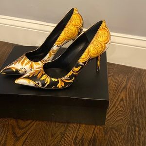 BNIB Iconic Versace Barocco print Shoes